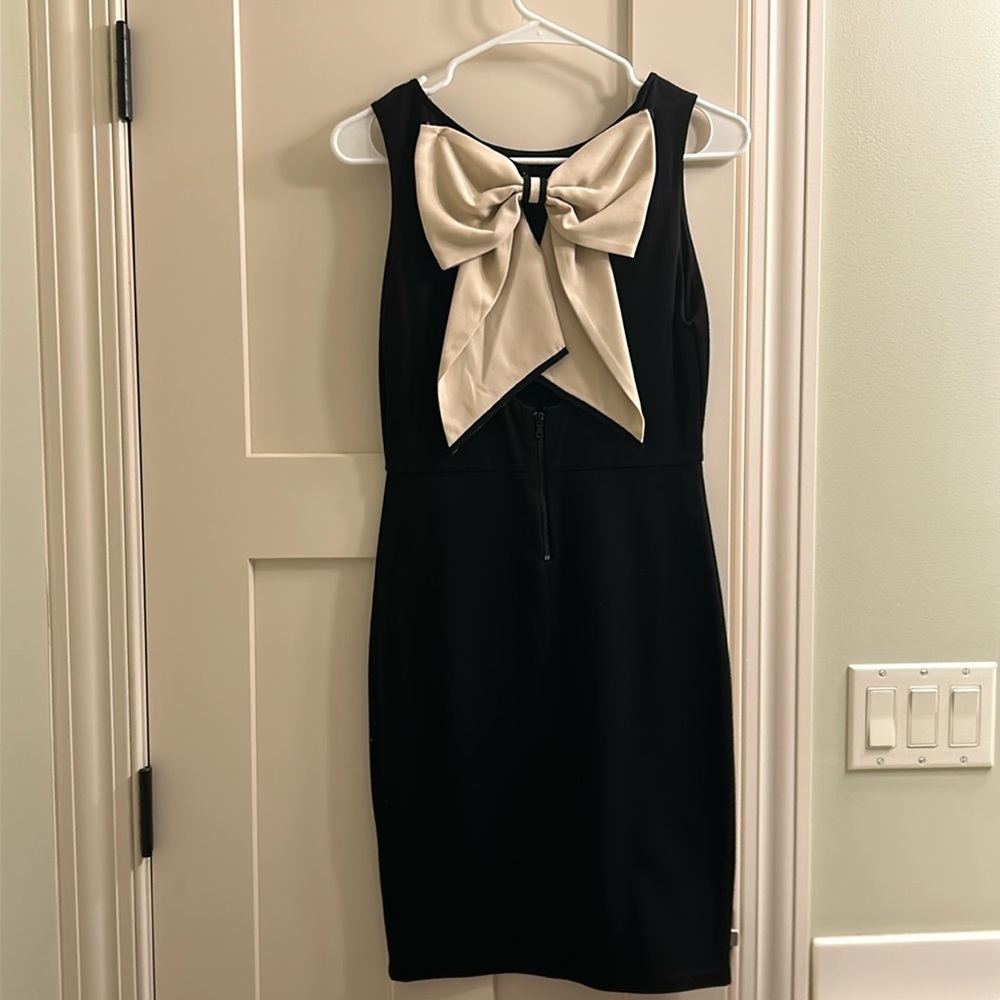 Alice and olivia black pencil dress with statement bow